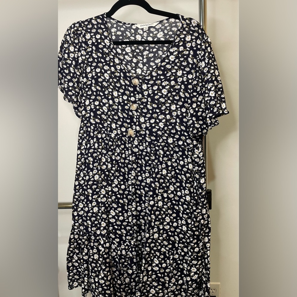 Cheery navy mini dress with little daisies